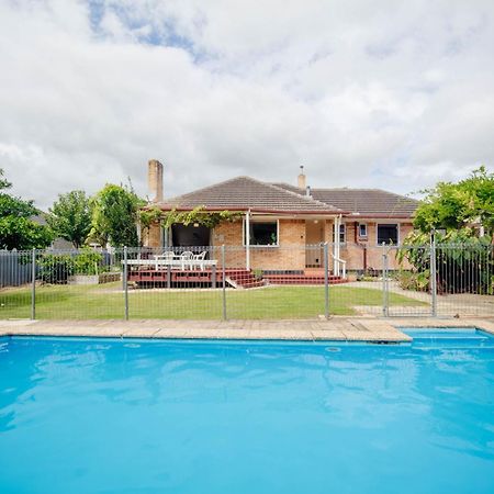 Central Location So Much Space Pool Opens In Summer Villa Hamilton Luaran gambar